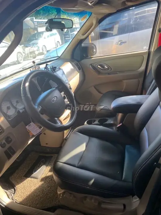 Ford Escape 2005 photo 2