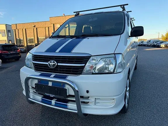 Toyota Hiace 2012 photo 2