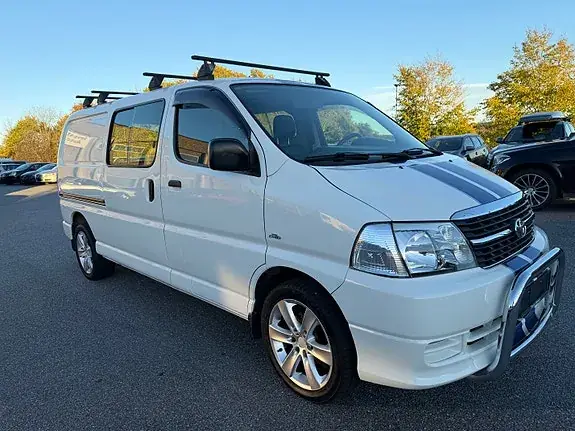 Toyota Hiace 2012 photo 5