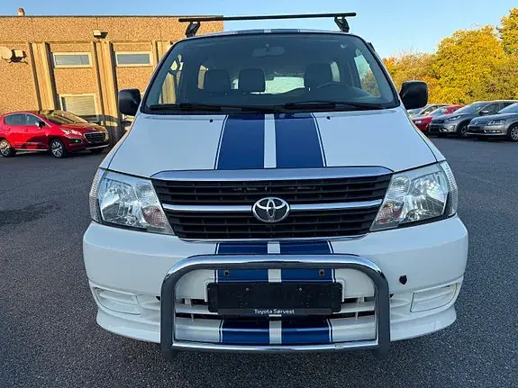 Toyota Hiace 2012 photo 3