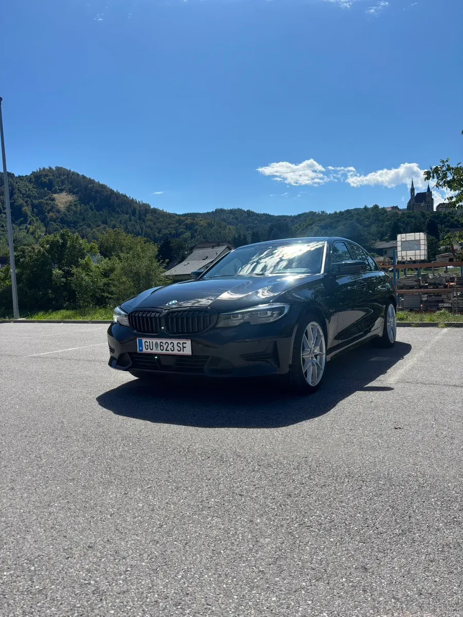 BMW 3 Series 2021 photo 2
