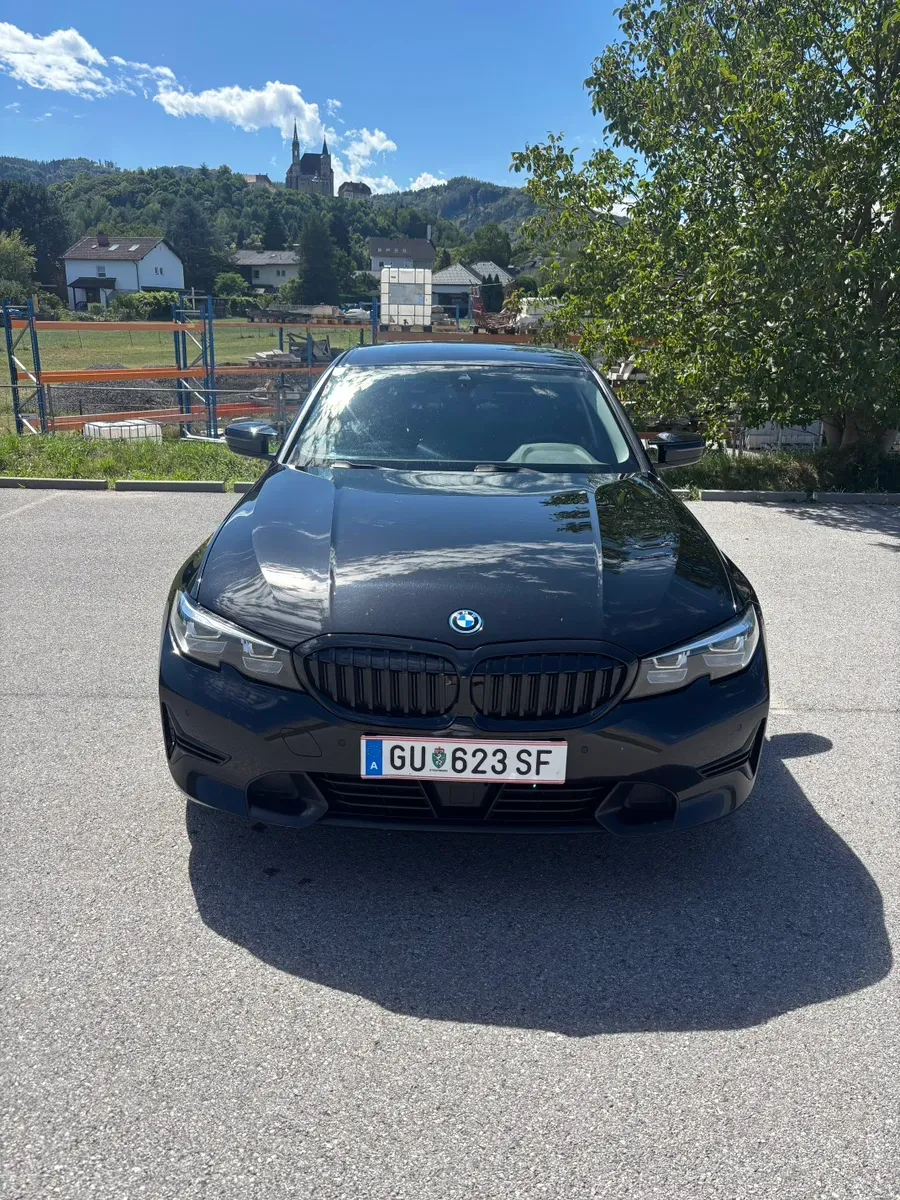 BMW 3 Series 2021 photo 3