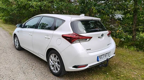 Toyota Auris 2016 photo 3