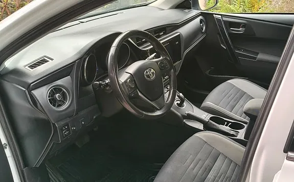 Toyota Auris 2016 photo 5