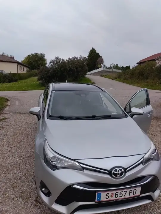 Toyota Avensis 2016 photo 2