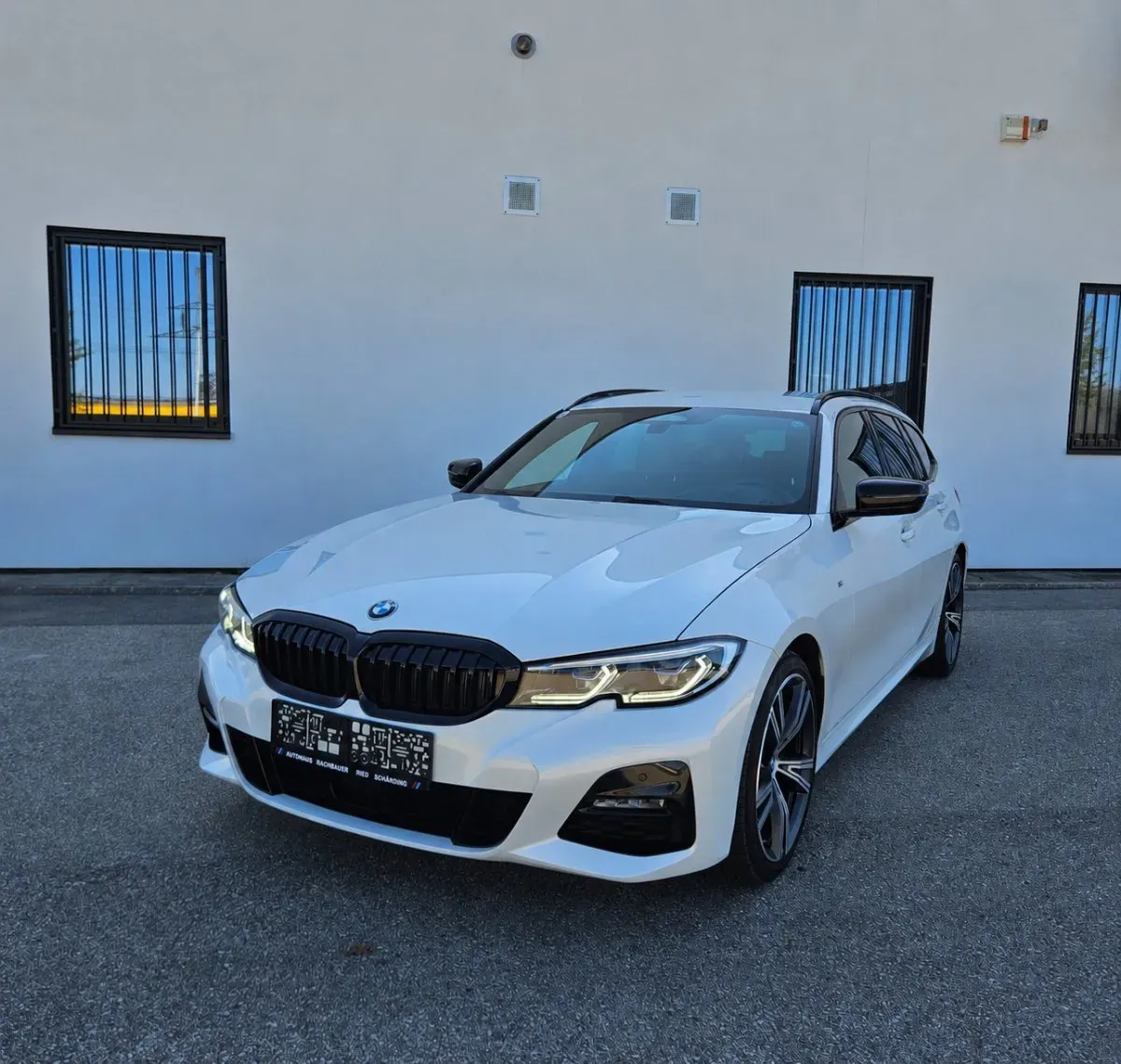 BMW 3 Series 2020 photo 2