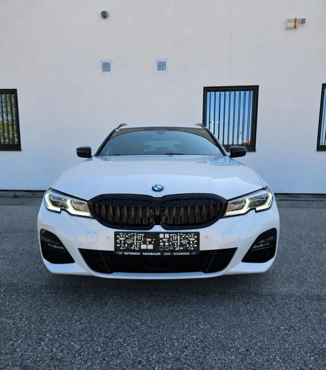 BMW 3 Series 2020 photo 3