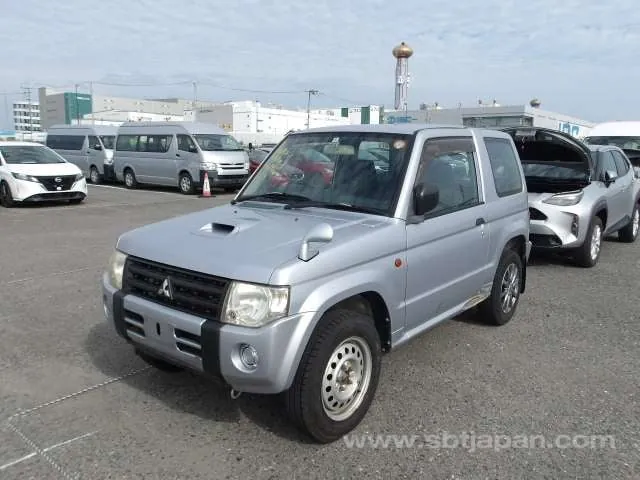 Mitsubishi Pajero Mini 2012 photo 2