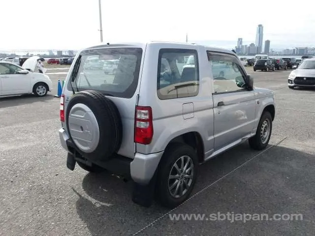 Mitsubishi Pajero Mini 2012 photo 4