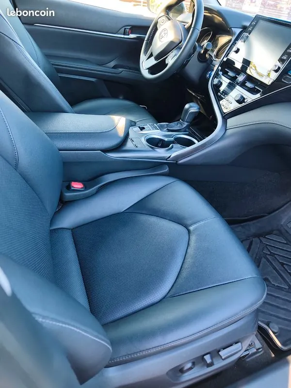 Toyota Camry 2024 photo 3