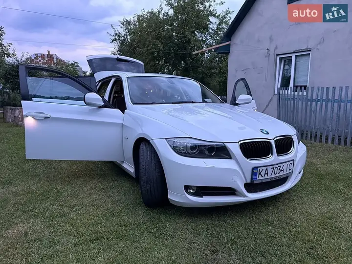 BMW 3 Series 2009 photo 2
