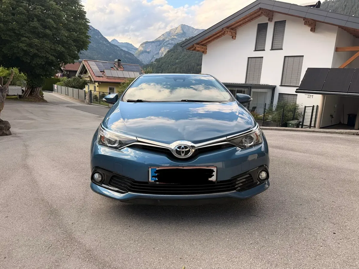 Toyota Auris 2017 photo 2