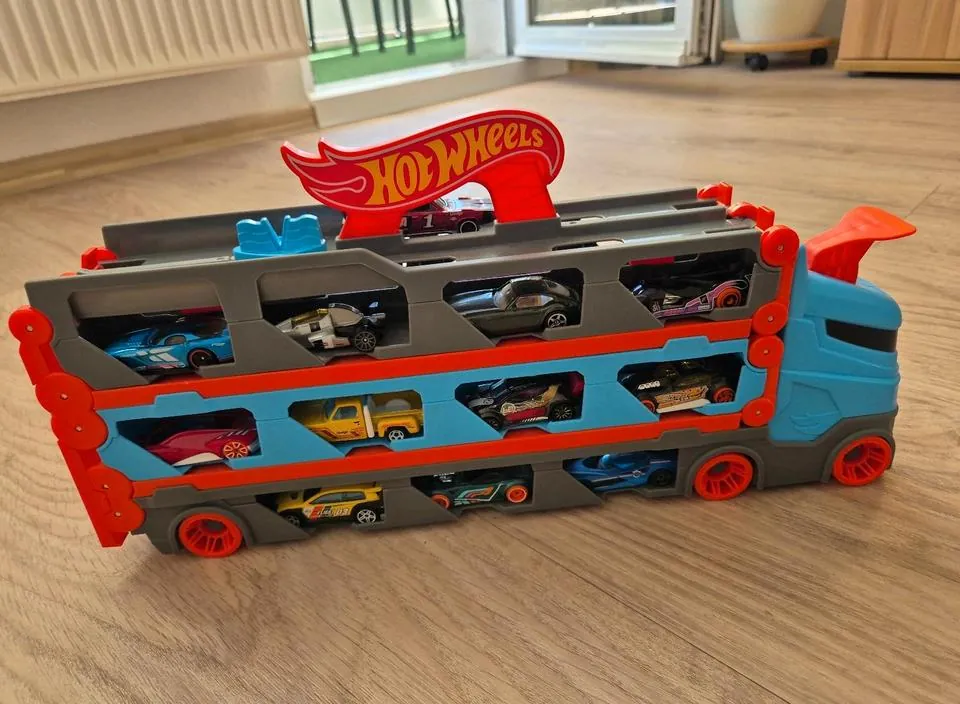 Hot Wheels Transporter