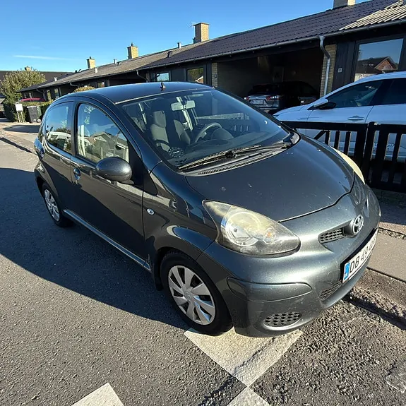 Toyota Aygo 2010 photo 2