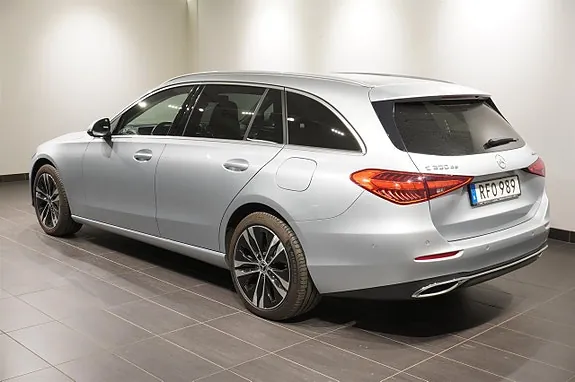 Mercedes-Benz C300 2024 photo 3