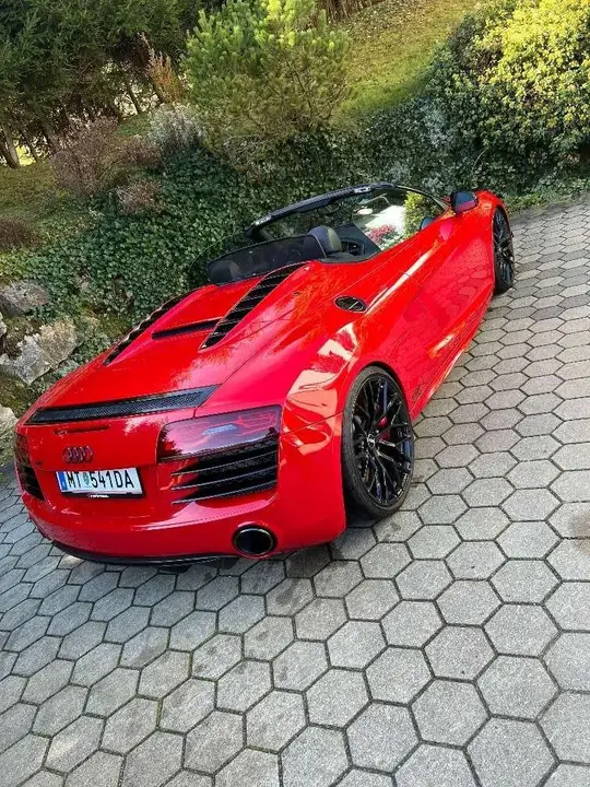 Audi R8 2010 photo 2