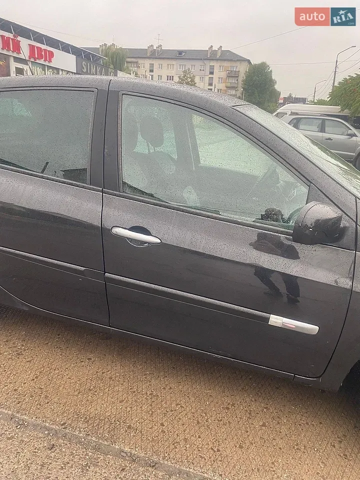 Renault Clio 2011 photo 4
