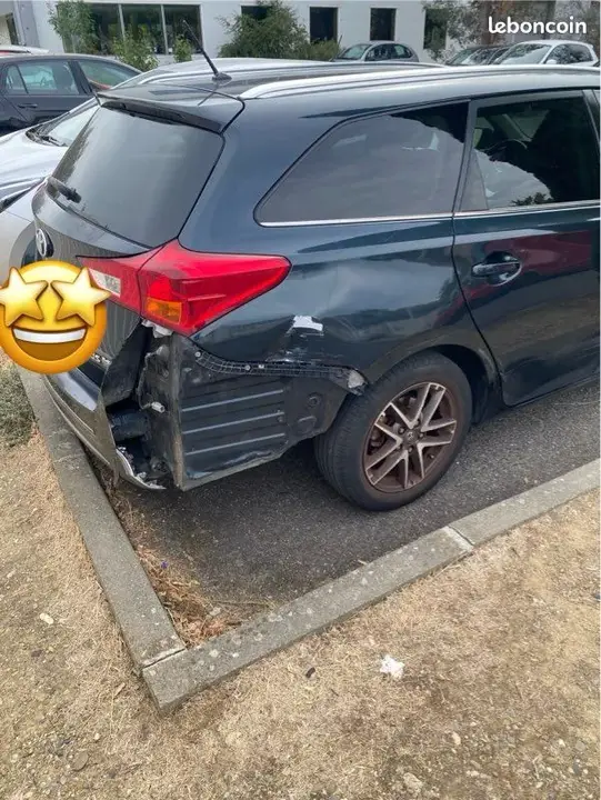 Toyota Auris 2015 photo 3