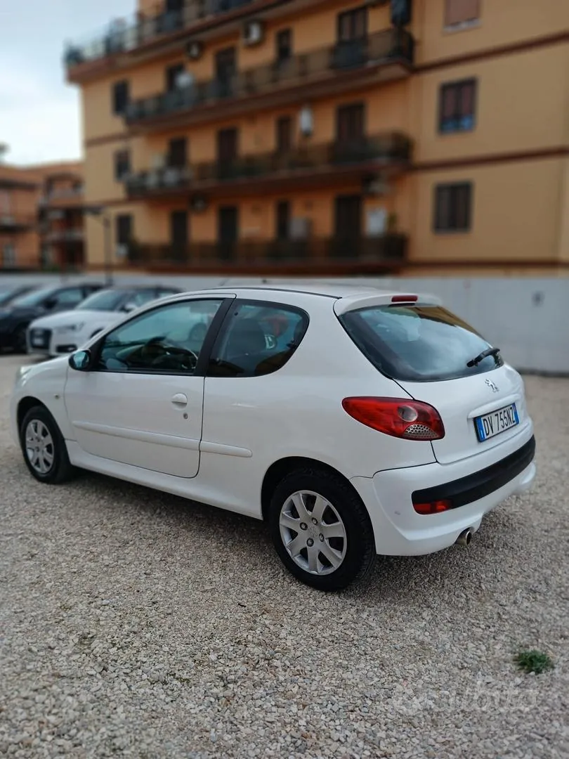 Peugeot 206 2009 photo 5