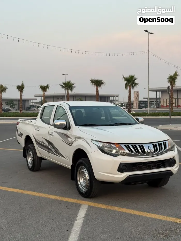 Mitsubishi L200 2016 photo 2