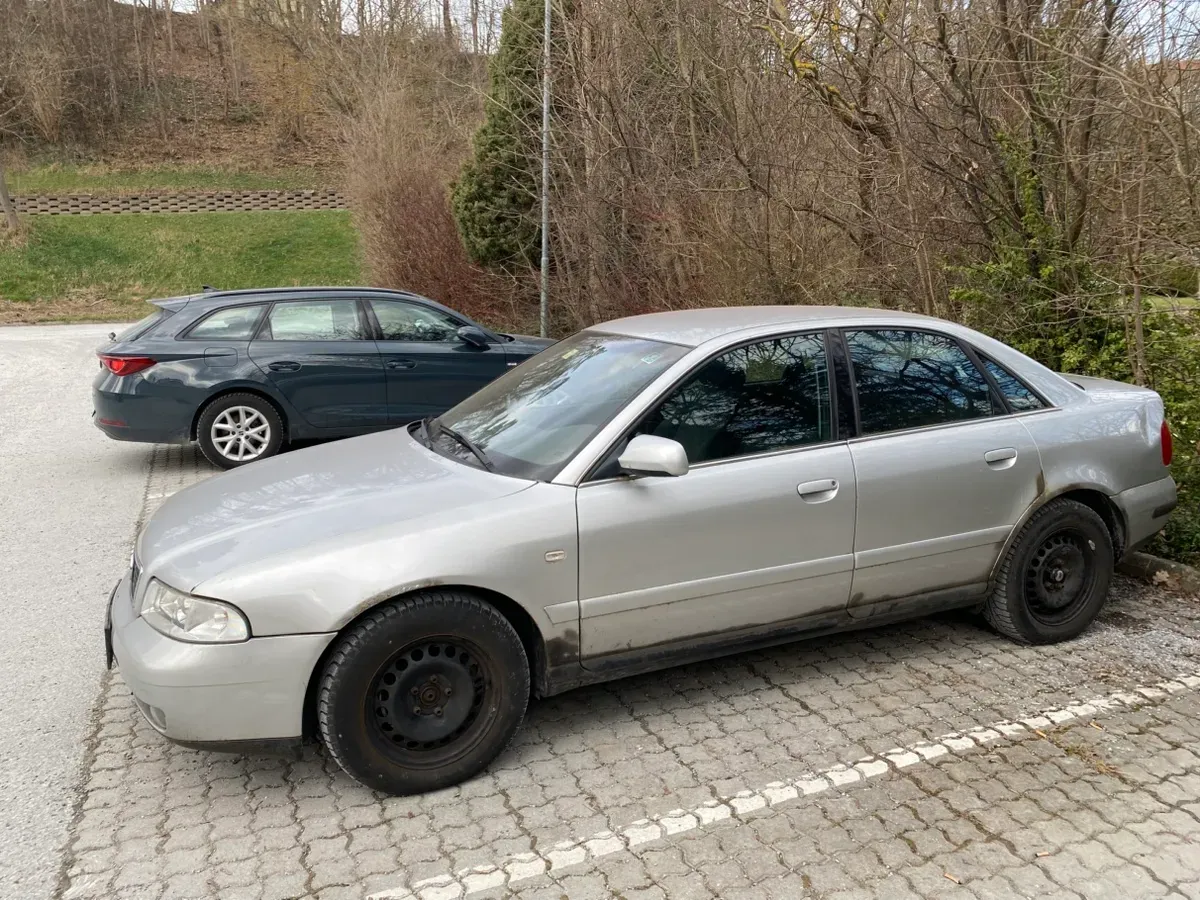 Audi A4 1999 photo 2