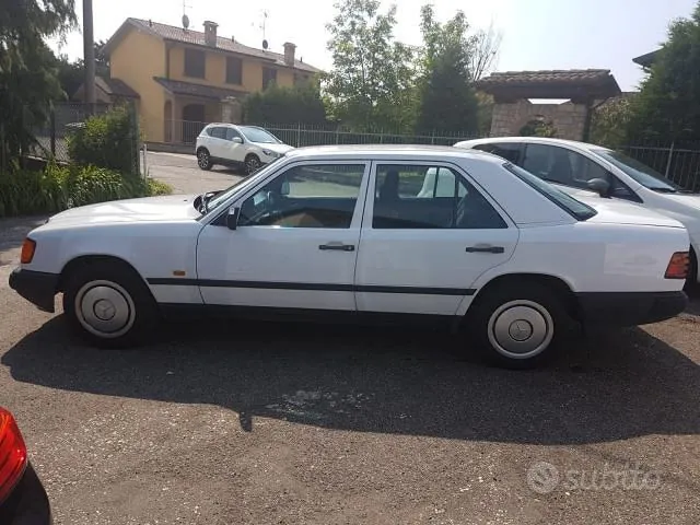 Mercedes-Benz E 1988 photo 4