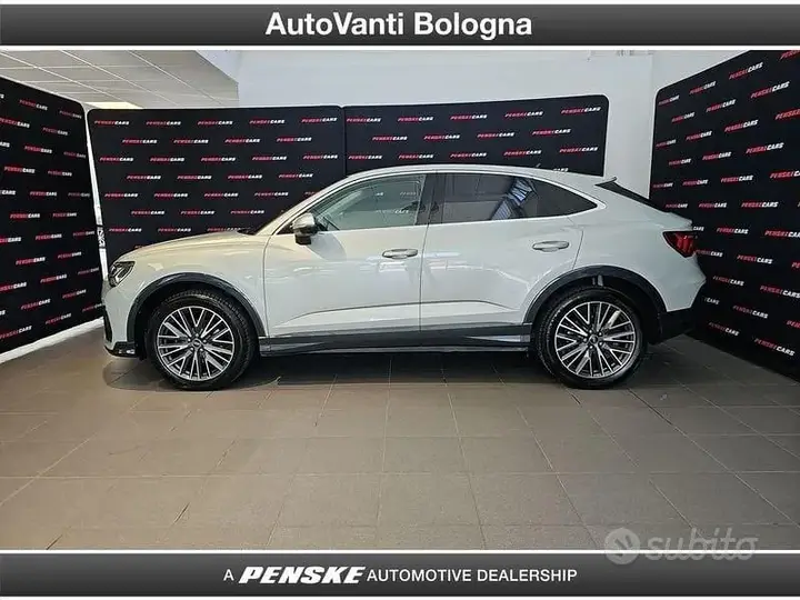 Audi Q3 2021 photo 2