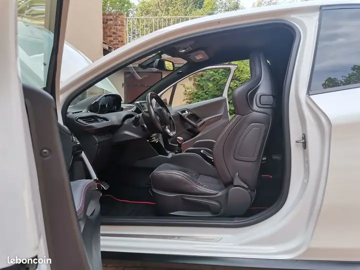 Peugeot 208 2017 photo 2