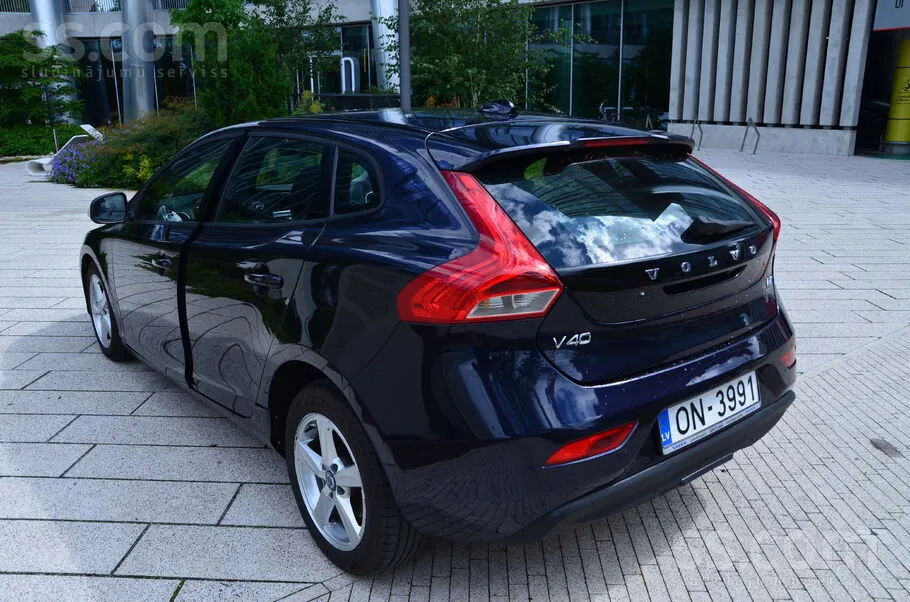 Volvo V40 2015 photo 2