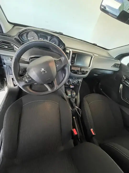 Peugeot 208 2018 photo 3