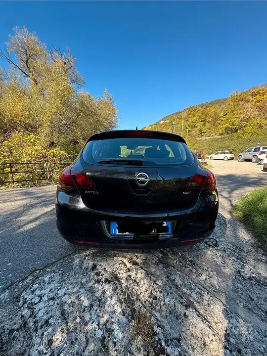 Opel Astra 2011 photo 3