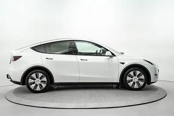 Tesla Model Y 2024 photo 4