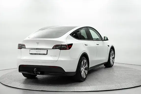 Tesla Model Y 2024 photo 5