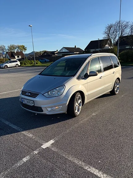 Ford Galaxy 2012 photo 2