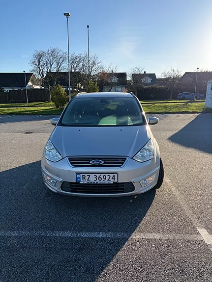 Ford Galaxy 2012 photo 4