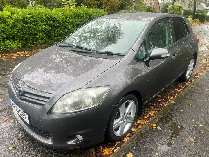 Toyota Auris 2010 photo 3