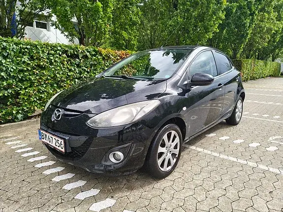 Mazda 2 2012 photo 2