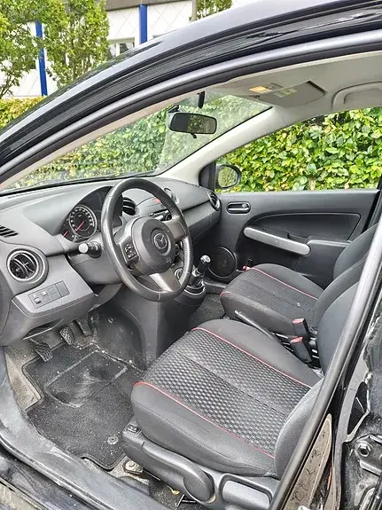 Mazda 2 2012 photo 5