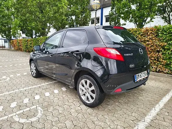Mazda 2 2012 photo 4