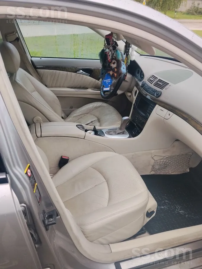 Mercedes-Benz E-Class 2004 photo 4