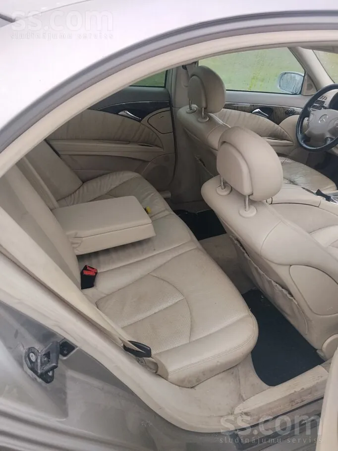 Mercedes-Benz E-Class 2004 photo 5