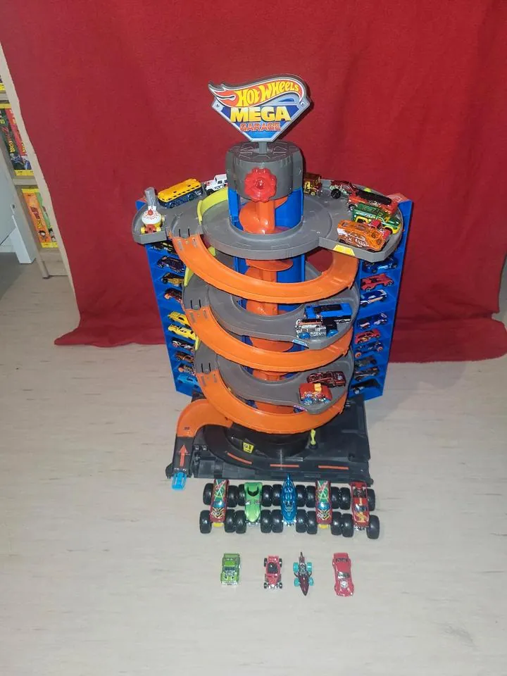 Hot Wheels Mega Garage