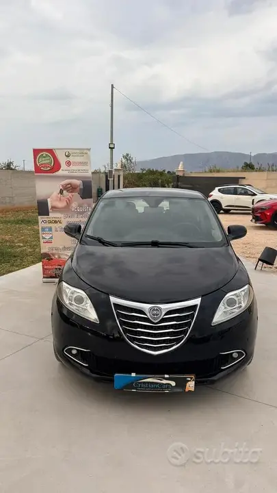 Lancia Ypsilon