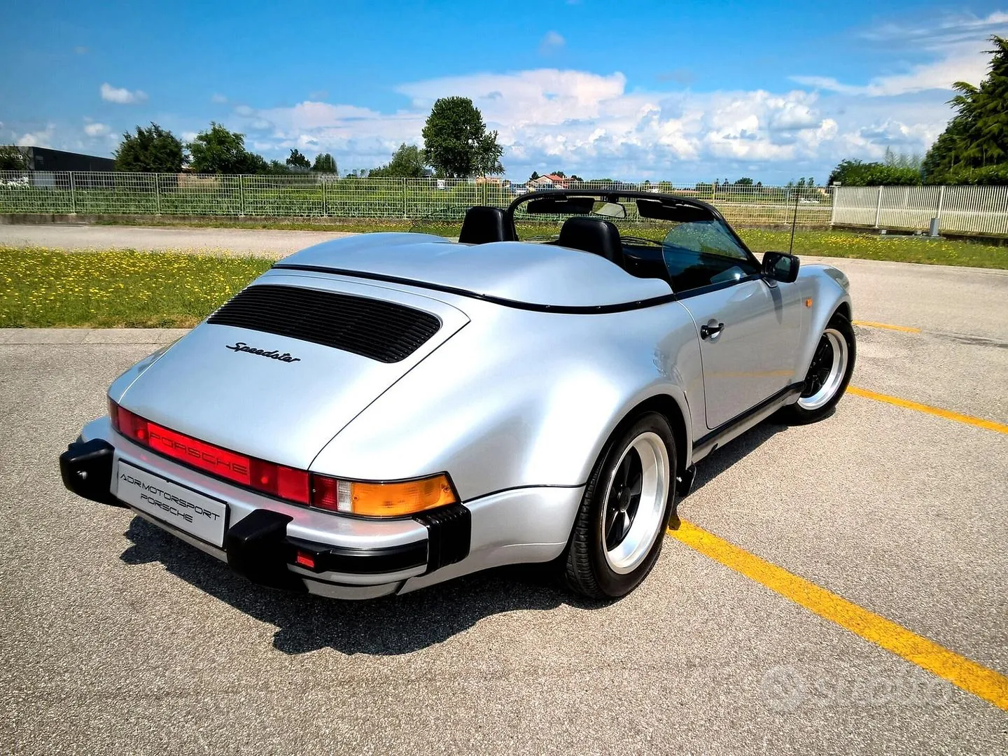 Porsche 911 1989 photo 2