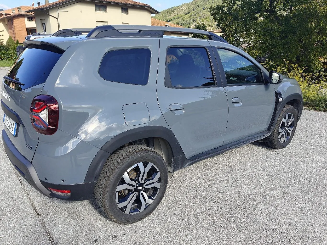 Dacia Duster 2023 photo 2