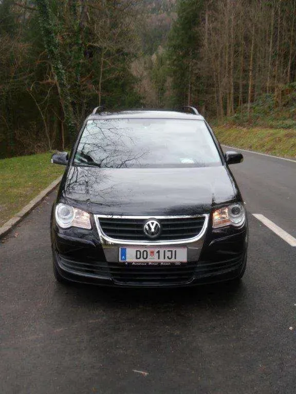 Volkswagen Touran 2008 photo 2