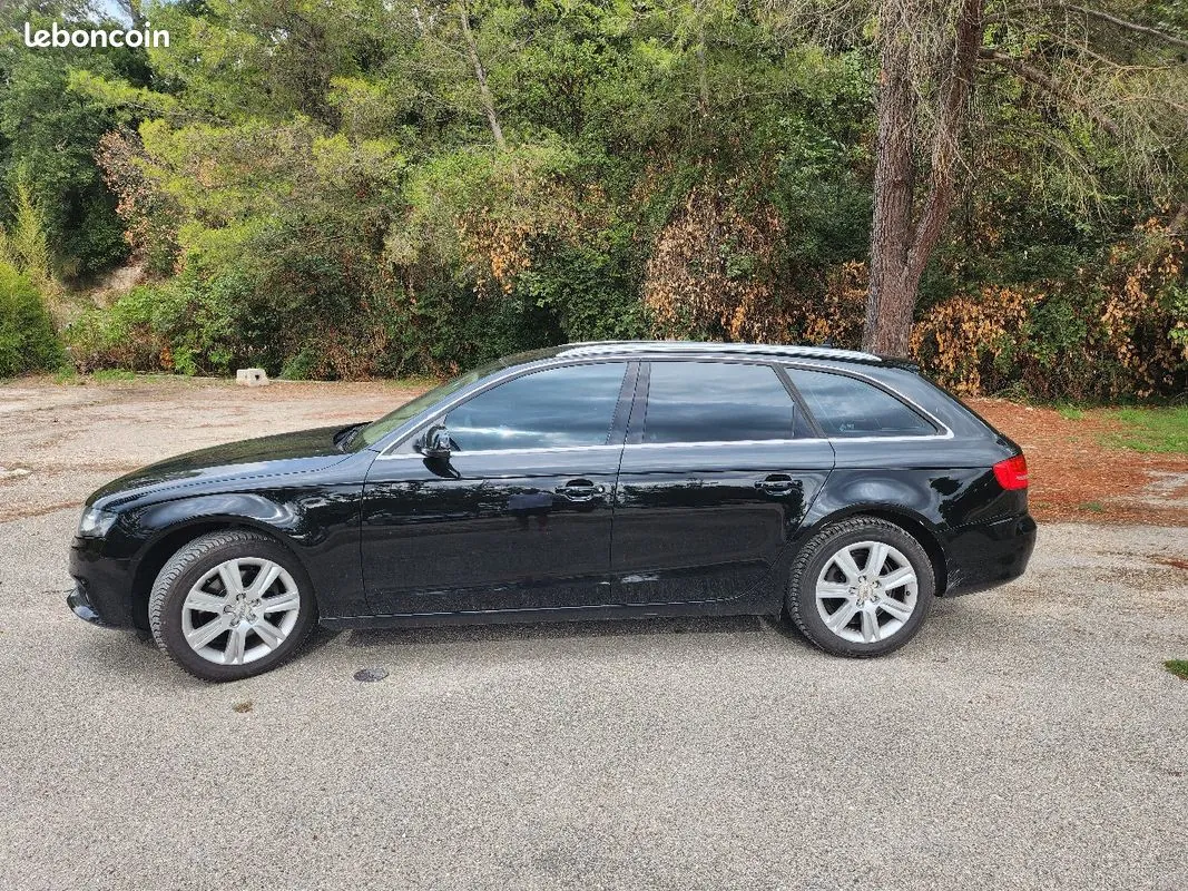 Audi A4 2010 photo 4