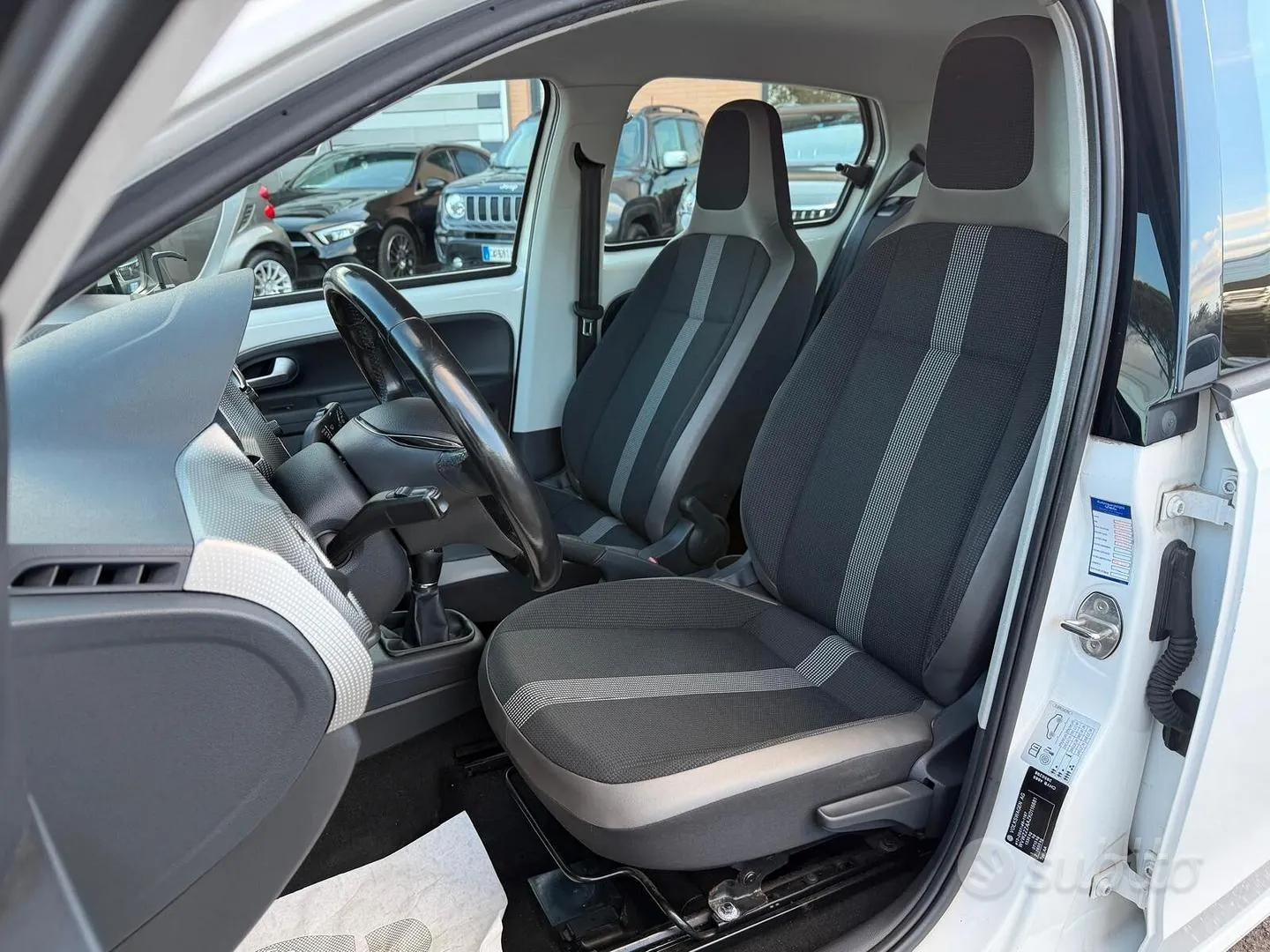 Volkswagen Up 2018 photo 5