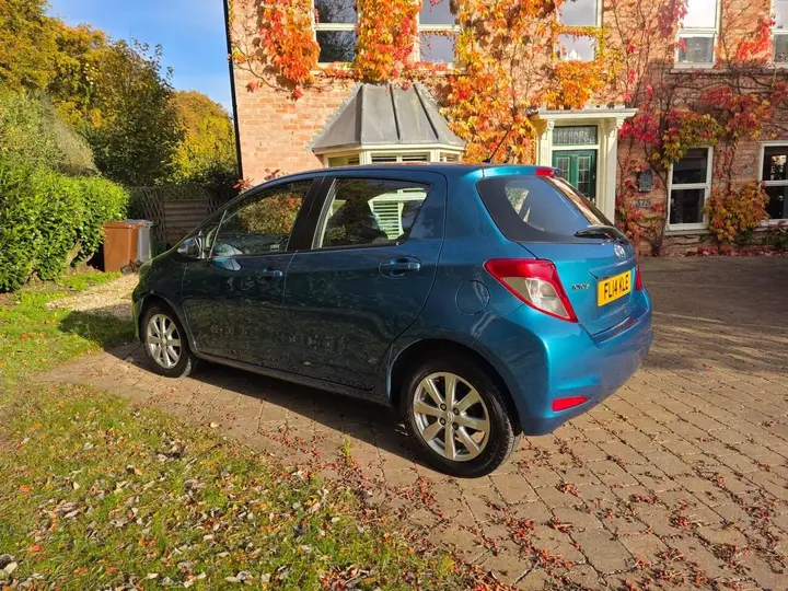 Toyota Yaris 2014 photo 4