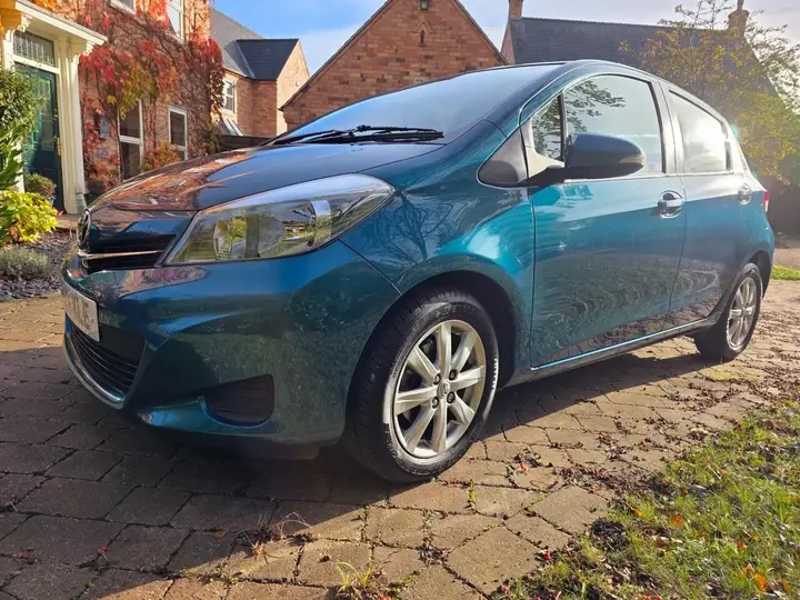 Toyota Yaris 2014 photo 3